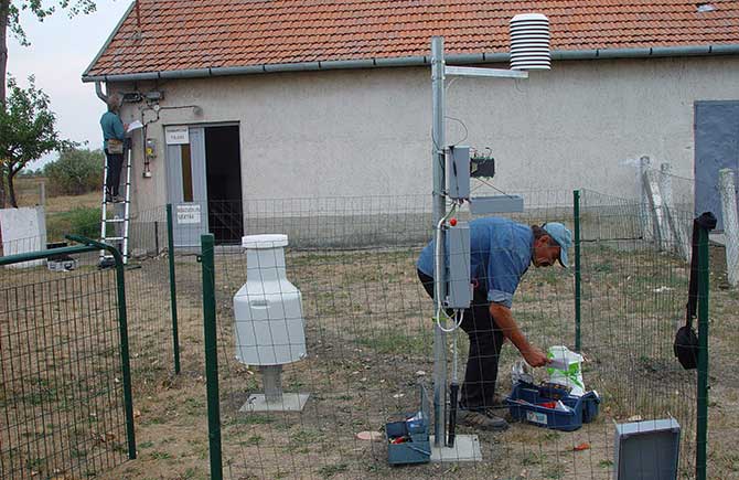 Precipitation-Weighing-rain-gauge-Pluvio-Carpathian_mountains-meteorological_network-Hungary__8-670X435